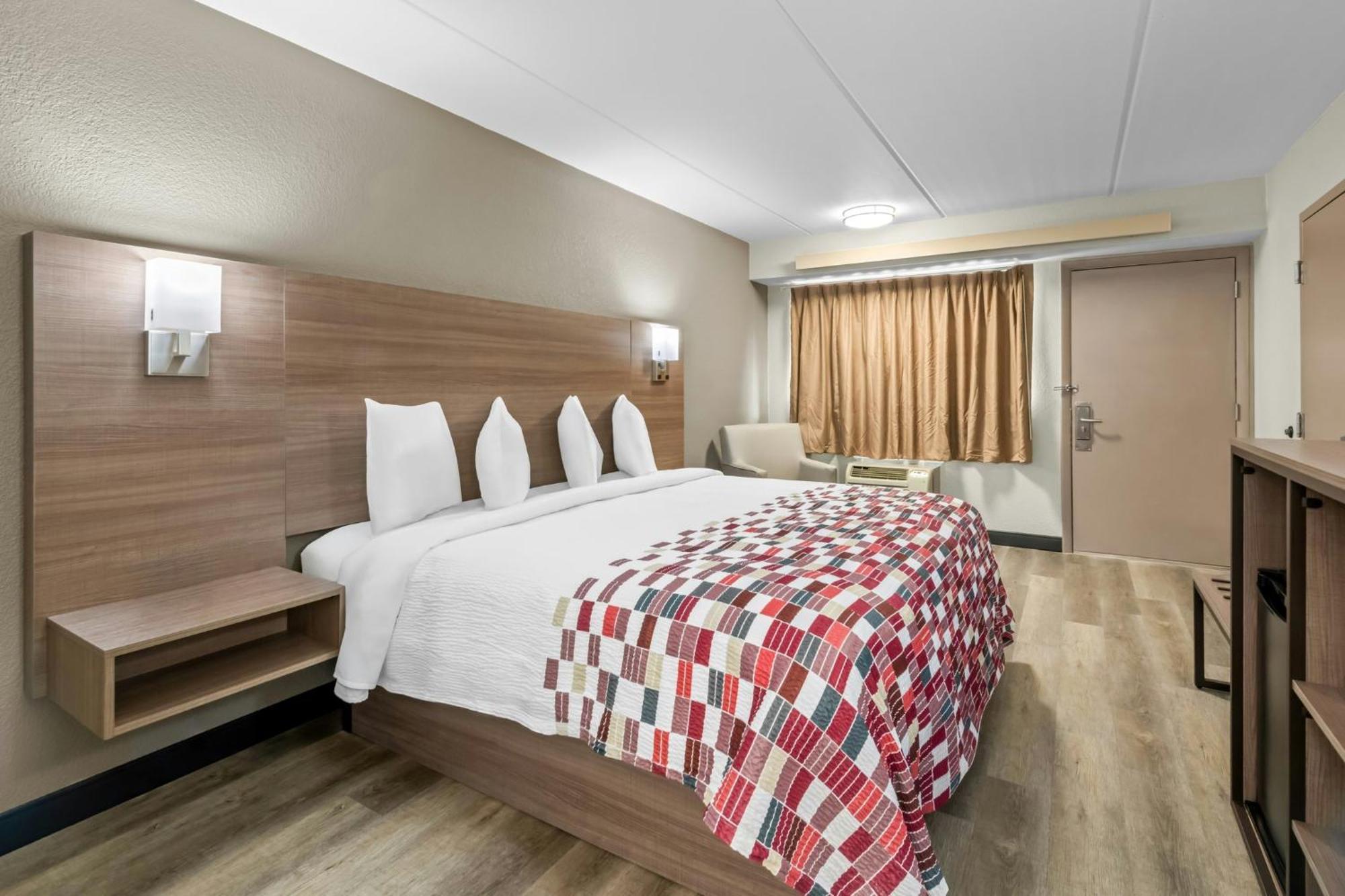 Deluxe King Bed Smoke