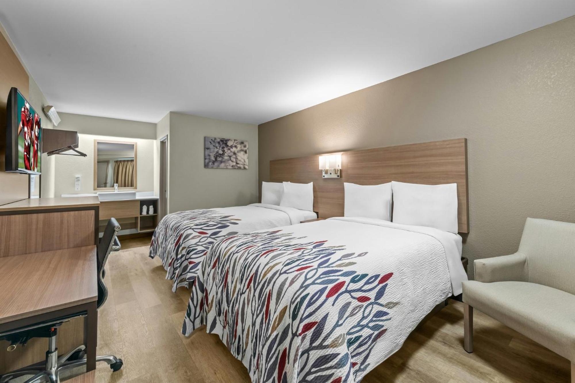 Deluxe Room Two Double Beds Smoke