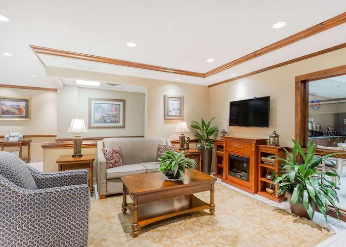 Pet Friendly hotel: Baymont By Wyndham Asheville/Biltmore