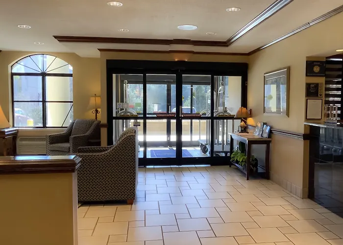 Pet Friendly hotel: Baymont By Wyndham Asheville/Biltmore