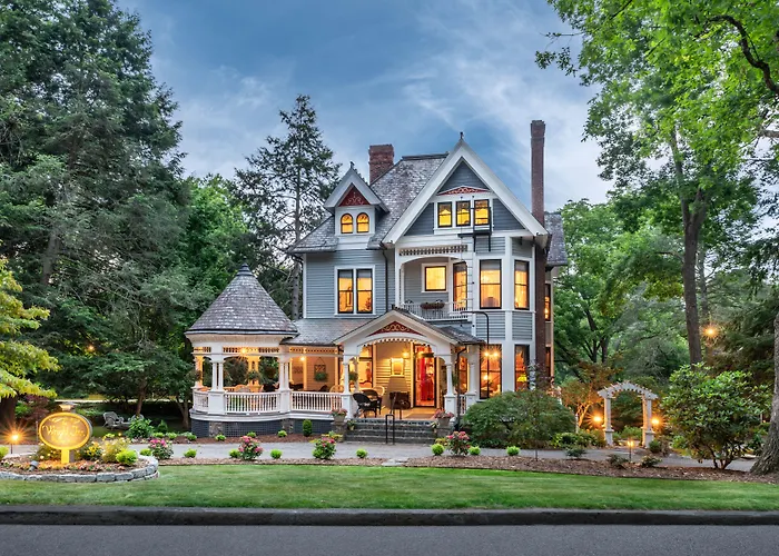 1899 Wright Inn And Carriage House